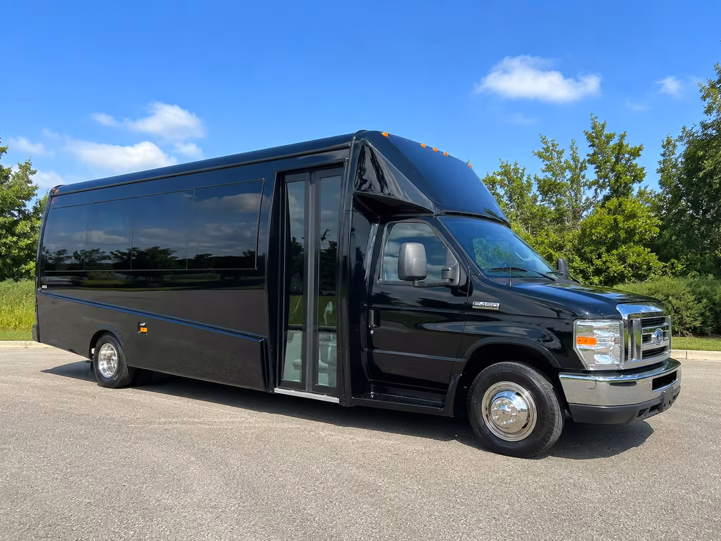 southfield 15 passenger minibus rental